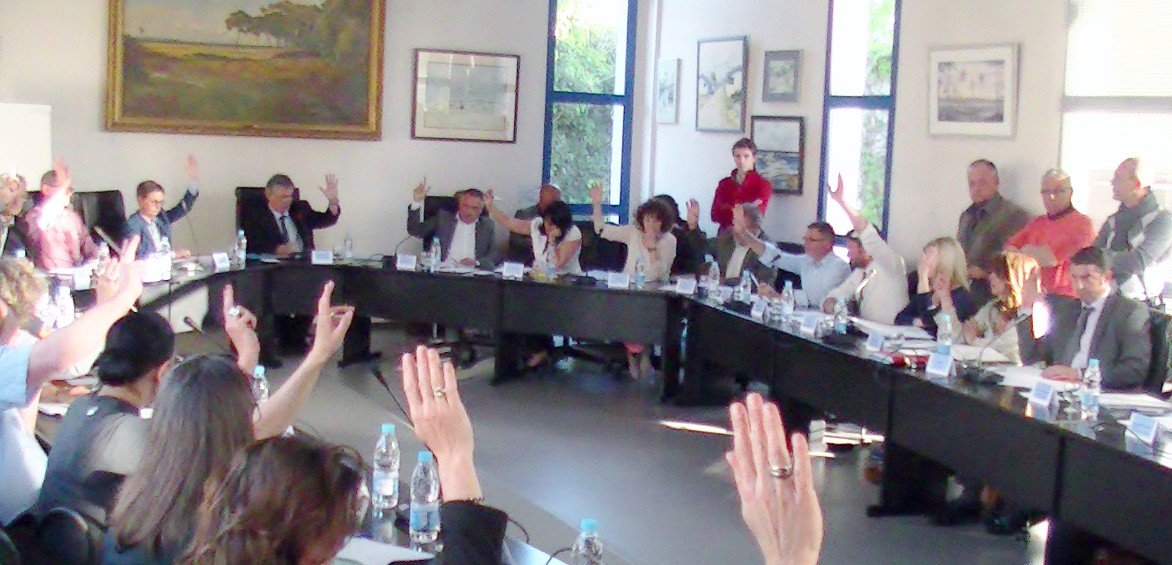 Andernos.  L’empreinte Rosazza au 1er conseil municipal : Novice mais ferme ! Et les taxes locales inchangées …