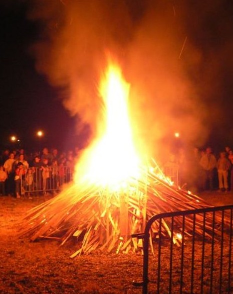 Feux de la St Jean : Fête paienne récupérée ! Les lieux et les dates autour du Bassin …