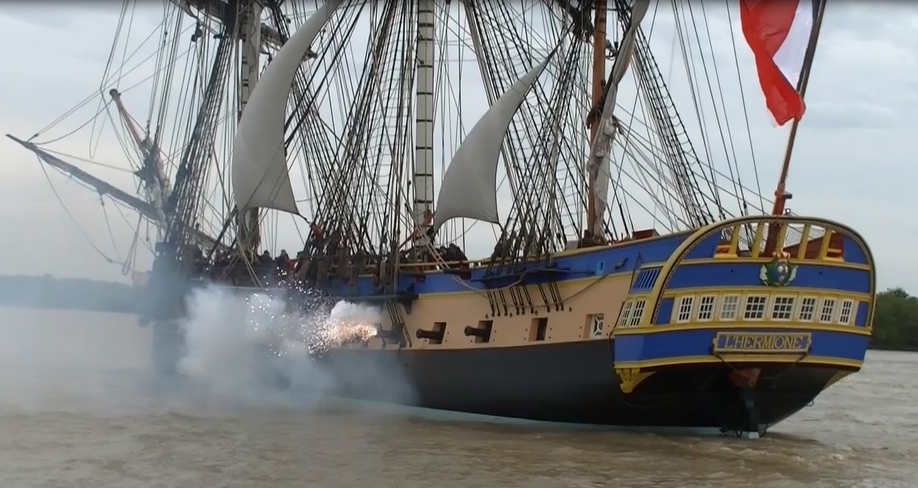 L&rsquo;Hermione escortée par l&rsquo;Arawak jusqu&rsquo;à Bordeaux. Reportage photo/vidéo IB …