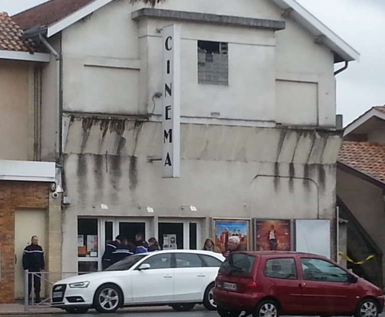 Incendie au Ciné Le Rex à Andernos