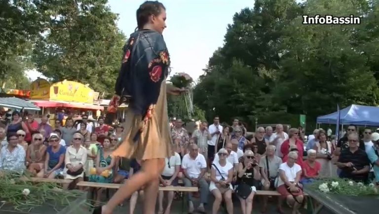Défilé de modèles bien carrossés aux fêtes de la mer…
