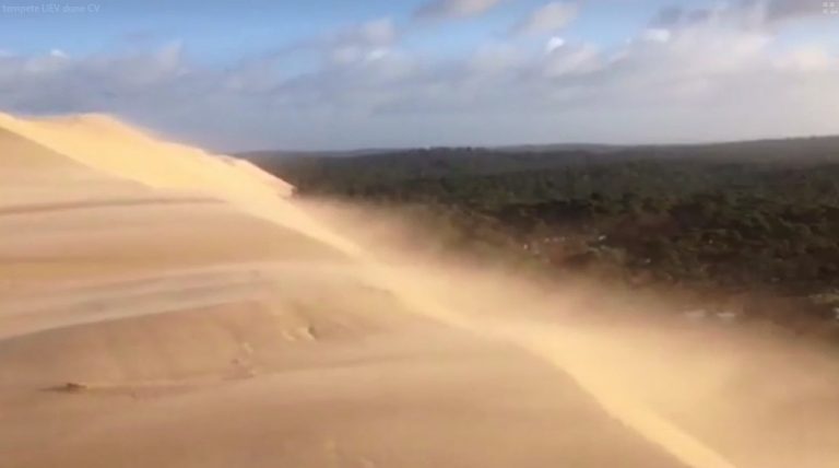 (Video) Sur la Dune, quand ça souffle, ça souffle …