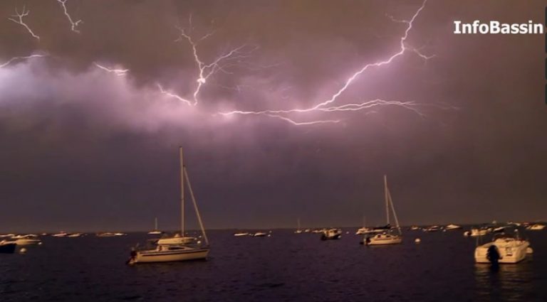 VDO/ Photos : L&rsquo;orage et un éclair au ralenti, sur le Bassin…