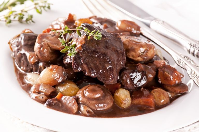Recette : Du Boeuf Bourguignon pour les mignons (par Lyselotte)…