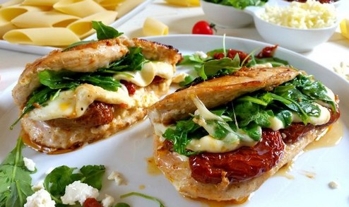 Cuisine  : Filets de poulet farcis sur lit de roquette