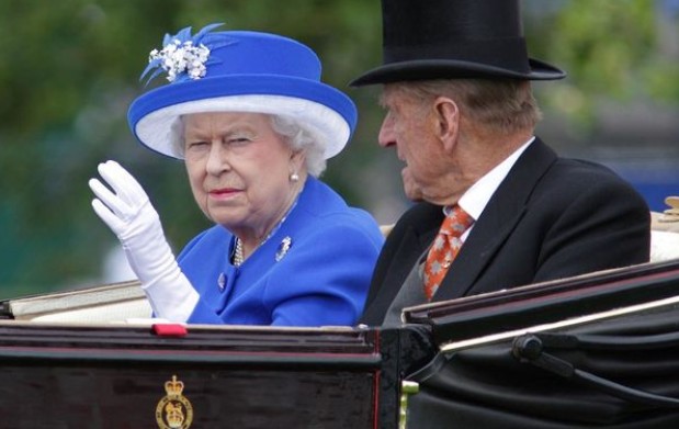 Exclusif ! Brexit : la Reine quitte l&rsquo;Angleterre pour Mios…